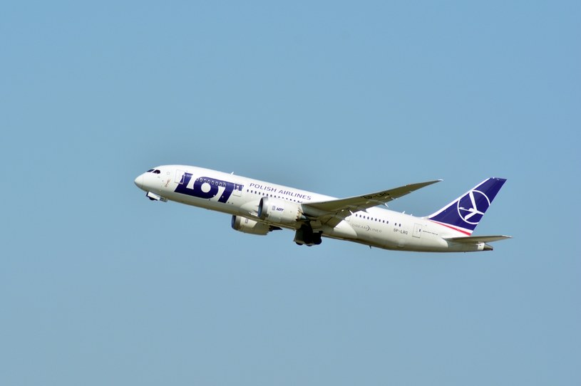 Polskie Linie Lotnicze LOT zakończyły 2022 rok zyskiem /123RF/PICSEL