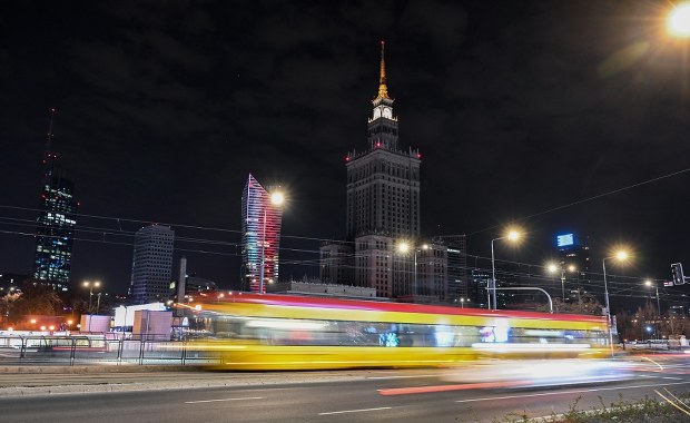 Polskie miasta przez godzinę bez prądu. Coroczna akcja budzi kontrowersje