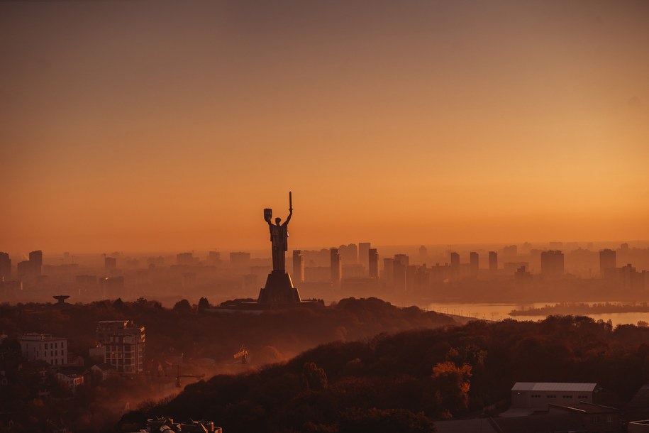 Polskie MSZ: Każdy atak na nasze placówki dyplomatyczne w Ukrainie będzie traktowany jako celowy /Shutterstock