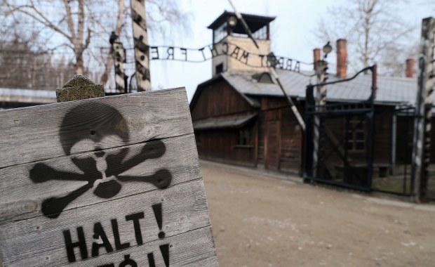 "Polskie obozy śmierci" w amerykańskim dzienniku. Polski konsul prosi o sprostowanie