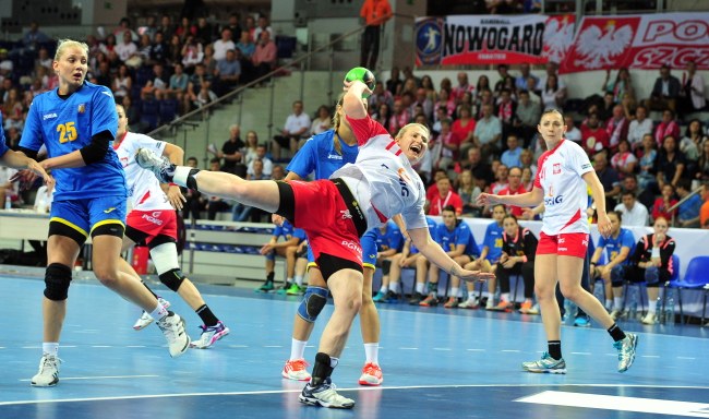 Polskie piłkarki ręczne pokonały Ukrainę 30:22 /Marcin Bielecki /PAP
