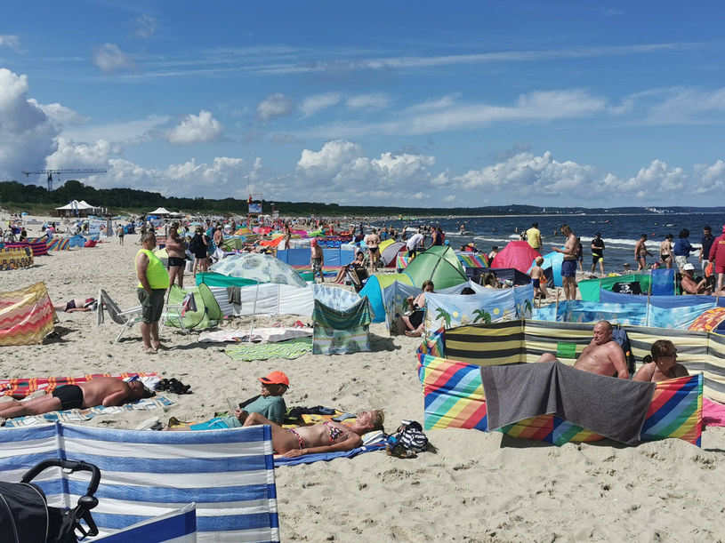 Polskie plaże zachwycają turystów, także tych, którzy preferują odpoczynek nago /LUKASZ SOLSKI /East News