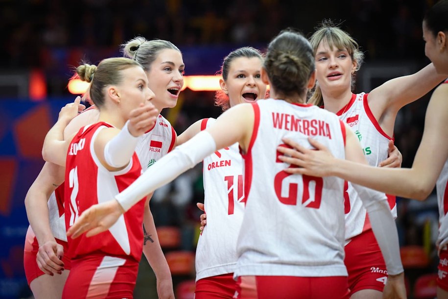 Polskie siatkarki podczas meczu z Bułgarią /fivb /