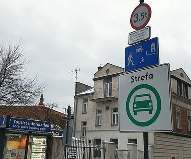 Polskie strefy czystego transportu. Spalinowe auta bezużyteczne za 3 lata? Nowe prawo od 24 grudnia!