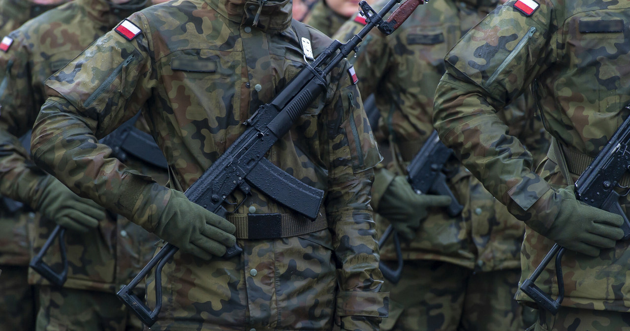 Polskie wydatki na armię w stosunku do PKB są najwyższymi pośród wszystkich państw NATO i przewyższają odsetek, jaki na ten cel przeznaczą USA /Stanislaw Bielski/REPORTER /East News
