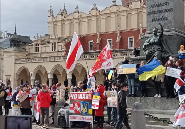 Polsko-ukraiński protest na Rynku Głównym w Krakowie w pierwszych dniach po wybuchu wojny /Maciej Nycz /Archiwum RMF FM