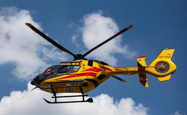 Półtoraroczne dziecko wypadło z pierwszego piętra. Wezwano LPR