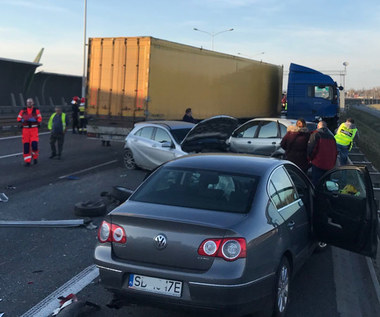 "Pomagałem, komu mogłem. Nikt się nie zatrzymał". 11 rannych w karambolu na obwodnicy Wrocławia