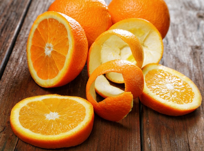 Pomarańcze są znakomitym źródłem witaminy C, beta-karotenu, a także witamin z grupy B /123RF/PICSEL