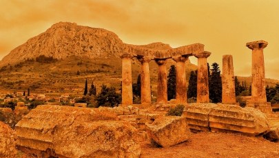 Pomarańczowe niebo nad Grecją. Zobacz niezwykłe zdjęcia