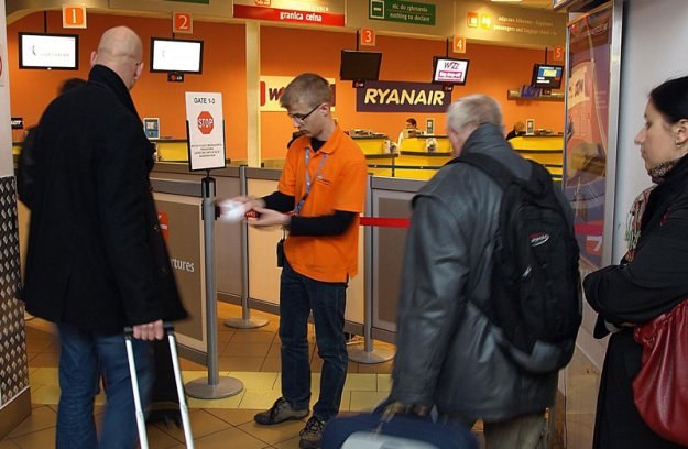 Pomarańczowi stoją codziennie na pierwszej linii frontu obsługi pasażerów /Informacja prasowa