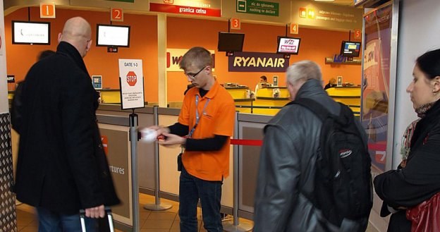 Pomarańczowi stoją codziennie na pierwszej linii frontu obsługi pasażerów /Informacja prasowa