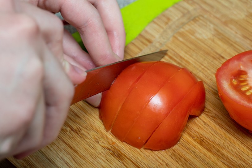 Pomidor wpłynie na klarowność zupy /123RF/PICSEL