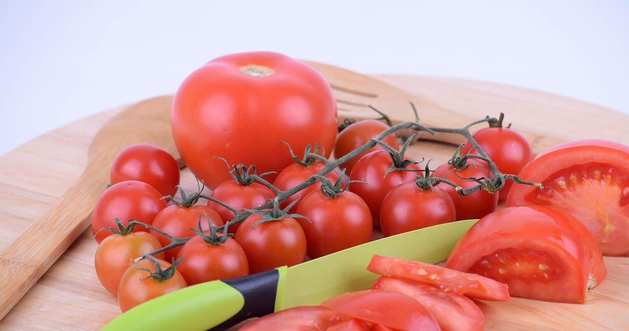 Помідори надзвичайно універсальні, з них можна приготувати безліч страв: від легких салатів та вишуканих соусів до поживних супів /pixabay.com