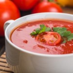 Pomidorowa ze świeżych pomidorów wyszła za kwaśna. Szybko poprawisz jej smak, bez dodawania cukru