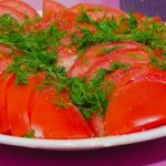 Pomidory chronią przed udarem i miażdżycą. Z czym je łączyć, by były najzdrowsze?