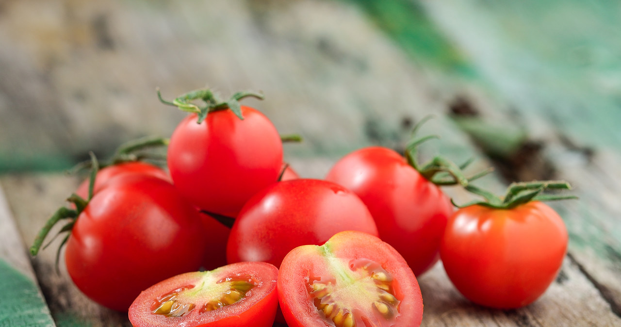 Pomidory są źródłem wielu witamin i minerałów /123RF/PICSEL