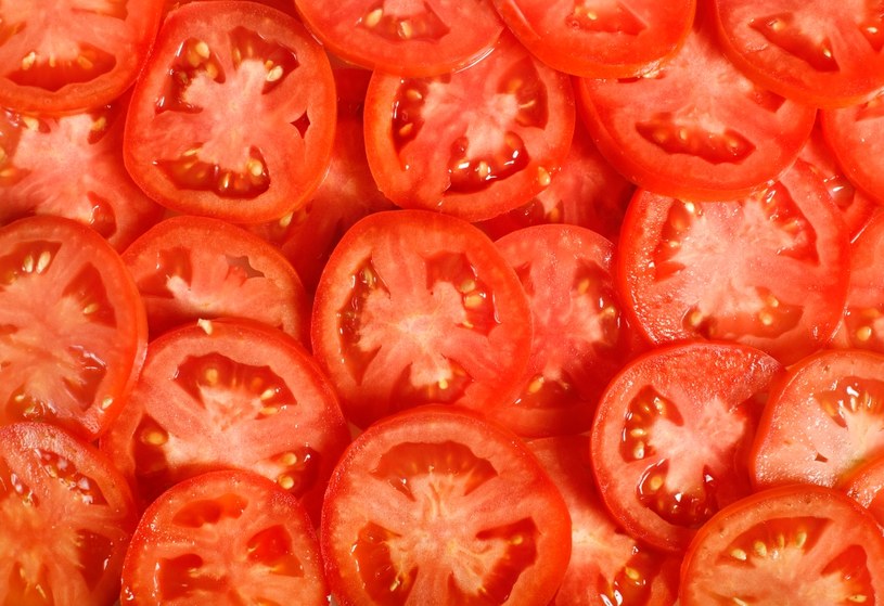 Pomidory to popularne warzywa, często pojawiające się na naszych stołach. Ile mają kalorii? /123RF/PICSEL
