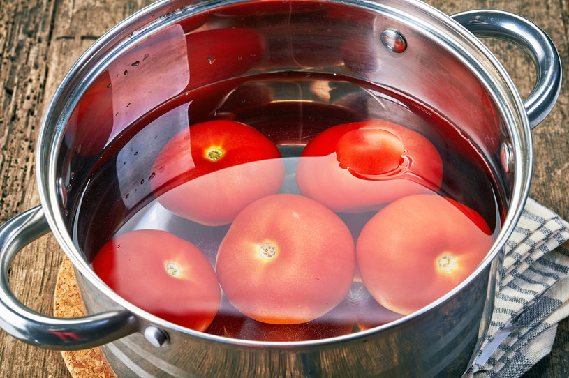 Pomidory zawierają wiele cennych dla roślin składników /123RF/PICSEL