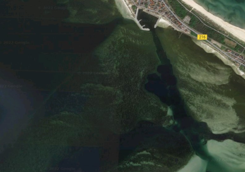 Pomiędzy Kuźnicą a Rewą znajduje się podwodny wał zwany Rybitwią Mielizną /Google Maps /domena publiczna
