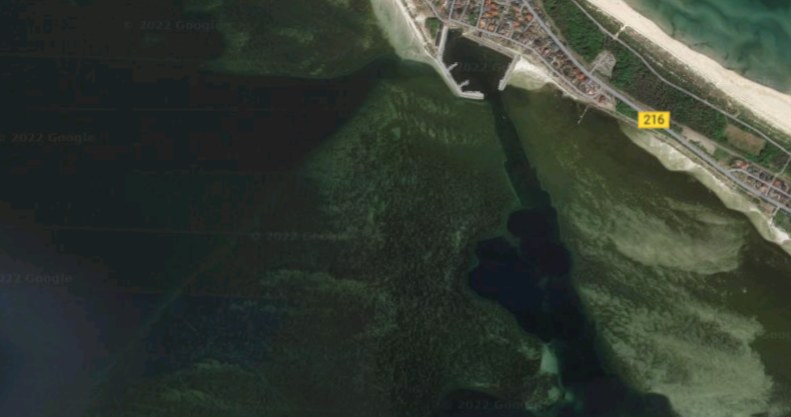 Pomiędzy Kuźnicą a Rewą znajduje się podwodny wał zwany Rybitwią Mielizną /Google Maps /domena publiczna