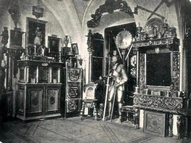 Pomieszczenie z militariami i rarytasami - rok 1890 /Odkrywca
