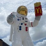 Pomnik astronauty przed McDonald`s? W Houston nie ma z tym żadnego problemu