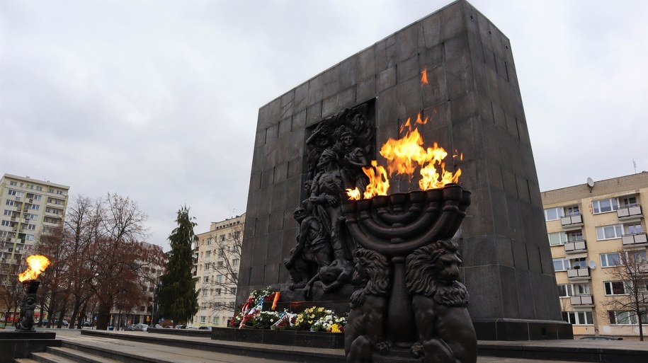 Pomnik Bohaterów Getta w Warszawie /Piotr Szydłowski /RMF FM