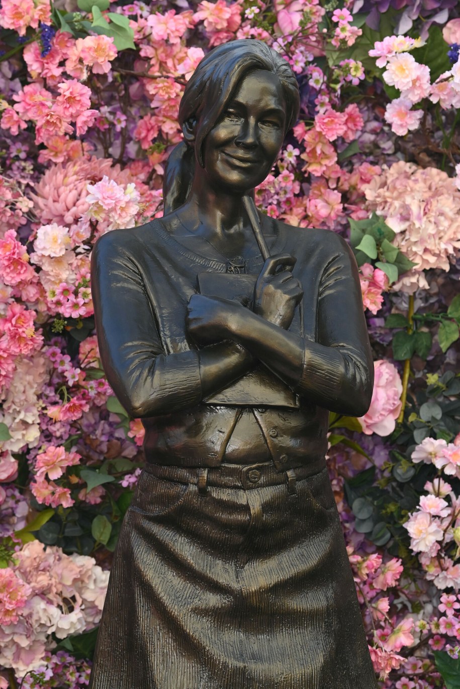 Pomnik Bridget Jones na Leicester Square w Londynie /David Fisher/Shutterstock/Rex Features