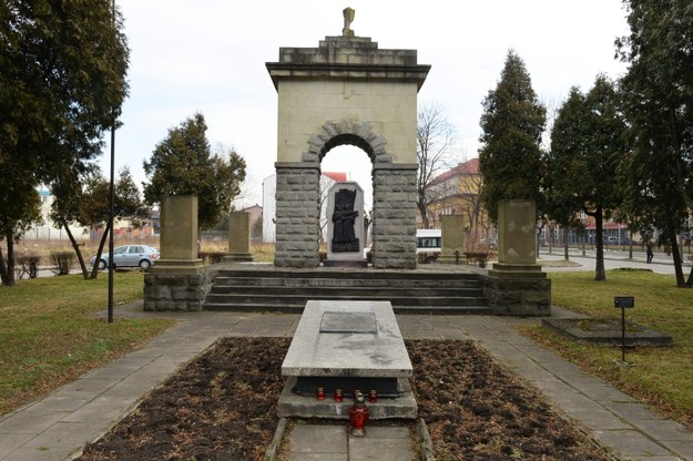 Pomnik Chwały Armii Czerwonej przy al. Wolności w Nowym Sączu /Jacek Bednarczyk /PAP