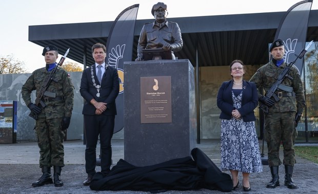 Pomnik gen. Maczka został odsłonięty na Polskim Cmentarzu Wojskowym w Bredzie