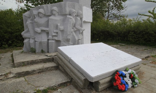 Pomnik generała Armii Czerwonej Iwana Czerniachowskiego w Pieniężnie /PAP/Tomasz Waszczuk /PAP