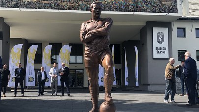 ​Pomnik Gerarda Cieślika stanął przed "Kotłem Czarownic"