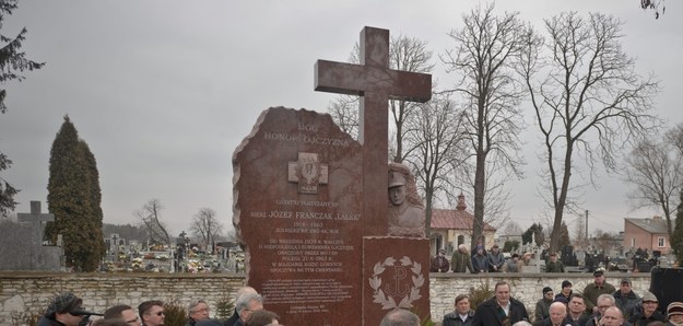 Pomnik Józefa Franczaka na cmentarzu w Piaskach /PAP/Wojciech Pacewicz /PAP