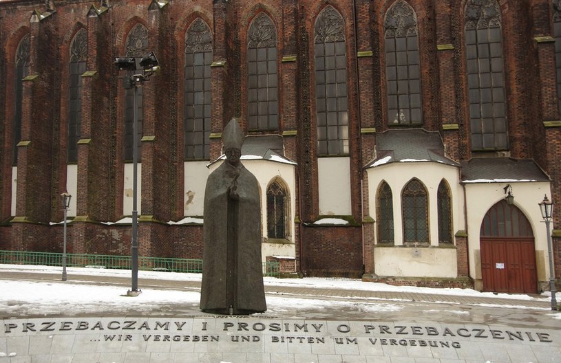 Pomnik kardynała Kominka we Wrocławiu /Marek Bazak /East News