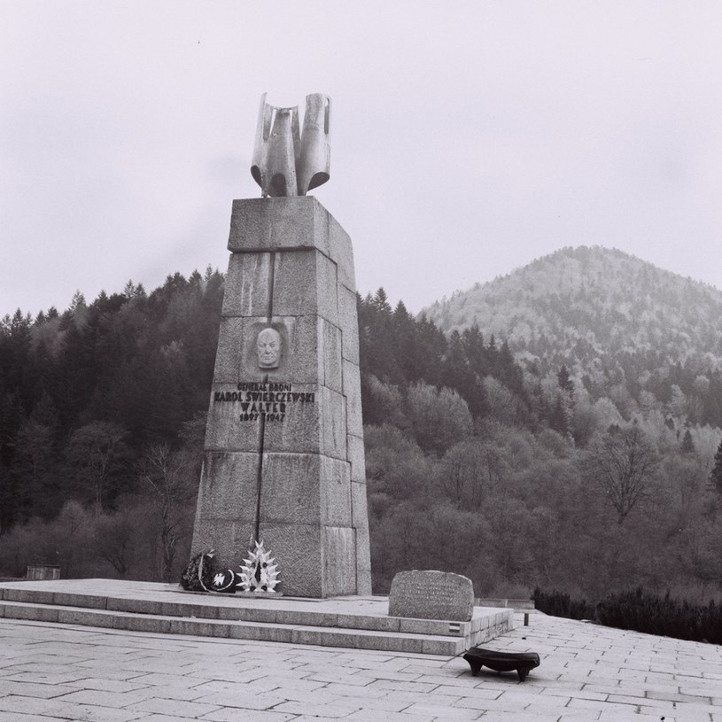 Pomnik Karola Świerczewskiego w Bieszczadach /East News