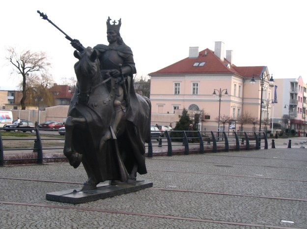 Pomnik króla Kazimierza Jagiellończyka w Malborku /Kuba Kaługa /RMF FM