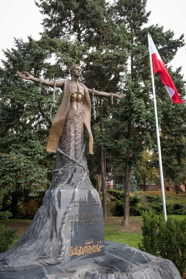 Pomnik ks. Popiełuszki w Toruniu /Tytus Żmijewski /PAP