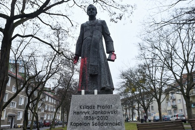 Pomnik księdza prałata Henryka Jankowskiego w Gdańsku /Marcin Gadomski /PAP