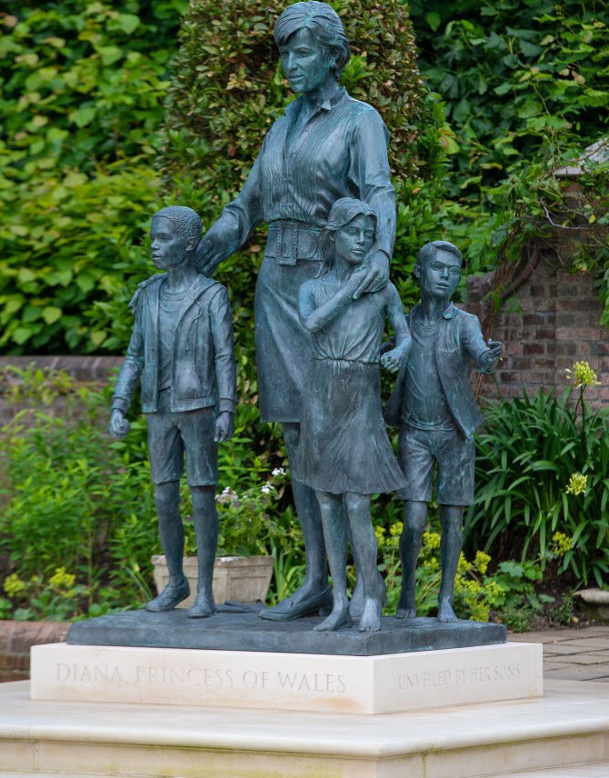 Pomnik księżnej Diany budzi duże kontrowersje /Dominic Lipinski   /Getty Images