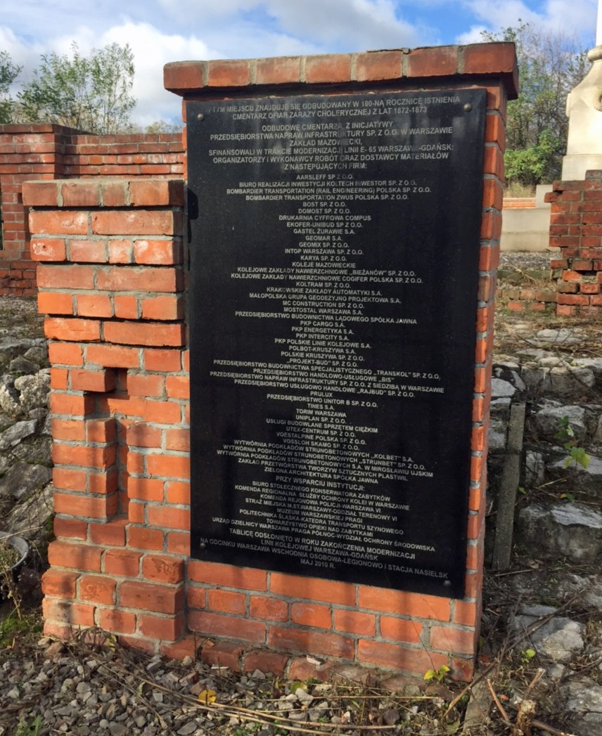 Pomnik, który postawiono na cmentarzu w 2009 roku /Izba Administracji Skarbowej w Katowicach /