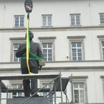Pomnik Lecha Kaczyńskiego już na placu Piłsudskiego [ZDJĘCIA I FILM]
