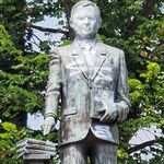 Pomnik Lecha Kaczyńskiego oblany farbą. Policja zatrzymała 34-latka
