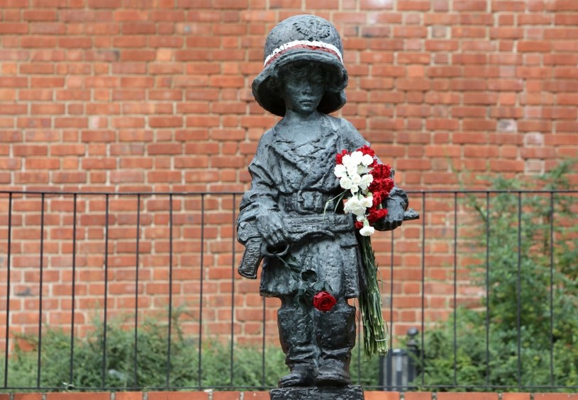 Pomnik "Małego Powstańca" w Warszawie /STANISLAW KOWALCZUK/EAST NEWS  /East News