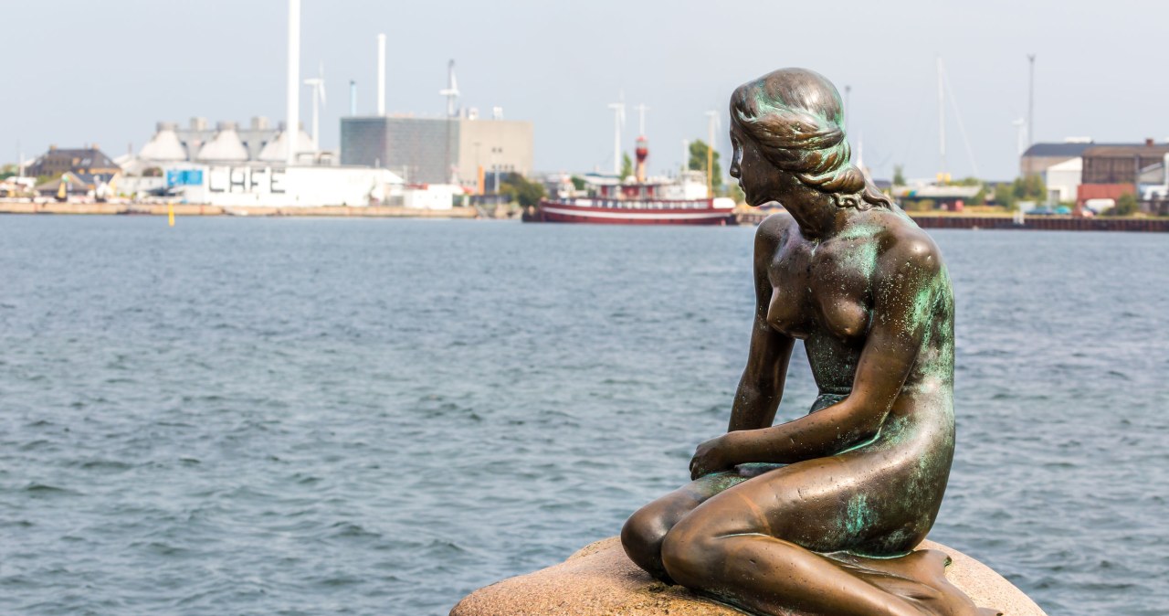 Pomnik Małej Syrenki w Kopenhadze od lat pojawia się w podobnych zestawieniach. /123RF/PICSEL