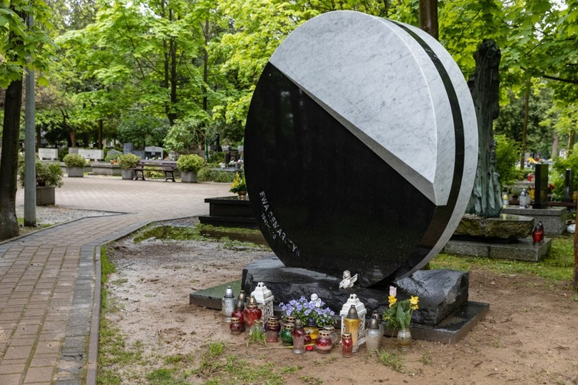 Pomnik na grobie Ewy Demarczyk w Krakowie /Anna Kaczmarz/Polska Press /East News