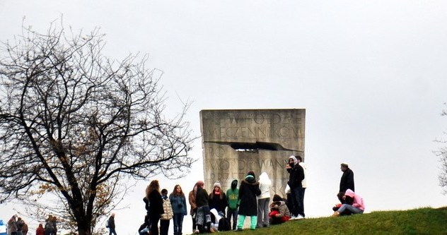 Pomnik na terenie byłego niemieckiego obozu w Płaszowie /M. Lasyk /Reporter