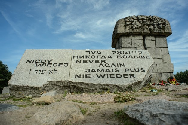 Pomnik na terenie Muzeum Walki i Męczeństwa w Treblince /Wojciech Pacewicz /PAP