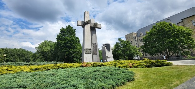 Pomnik ofiar Poznańskiego Czerwca na pl. Adama Mickiewicza w Poznaniu /Beniamin Piłat /RMF FM - reporter