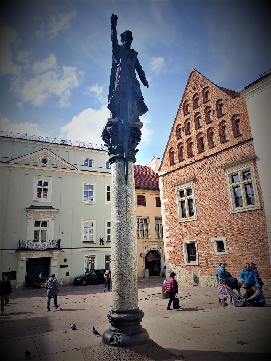 Pomnik Piotra Skargi na placu Marii Magdaleny w Krakowie /Bogdan Zalewski /RMF24